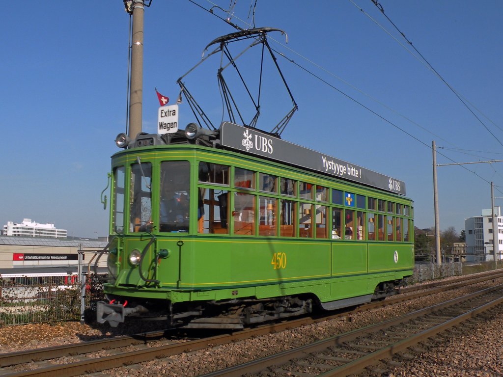 Die  Dante Schuggi  (Be 4/4 450) geht auf eine Extrafahrt. Hier sehen wir sie zwischen den Haltestellen M-Parc und Mnchensteinerstrasse. Die Aufnahme stammt vom 26.03.2012.