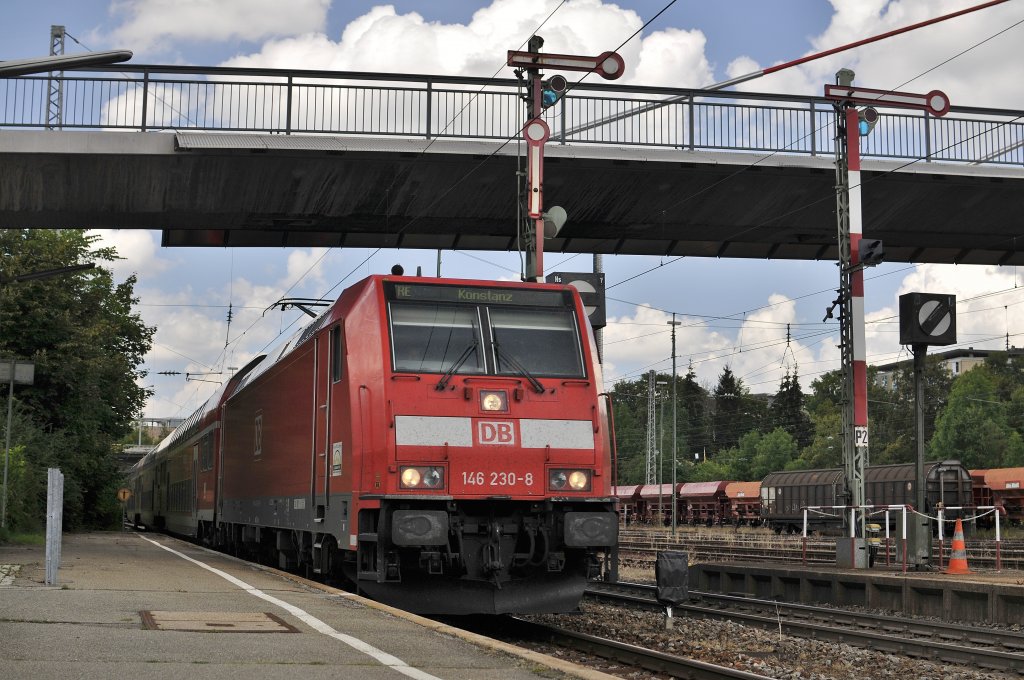 Die DB 146 230-8 mit RE nach Konstanz hier bei einfahrt von Bf Villingen (Schwarzwaldbahn)am 04.08 2011.