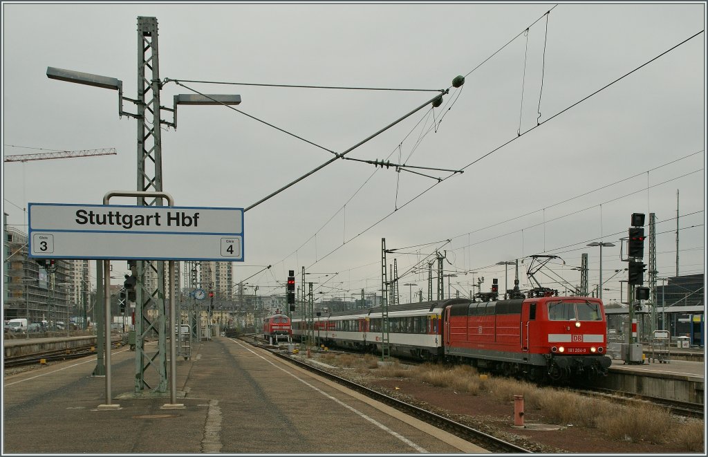 Die DB 181 204-9 erreicht mit einem IC aus Zrich Stuttgart Hbf.
30. Mrz 2012