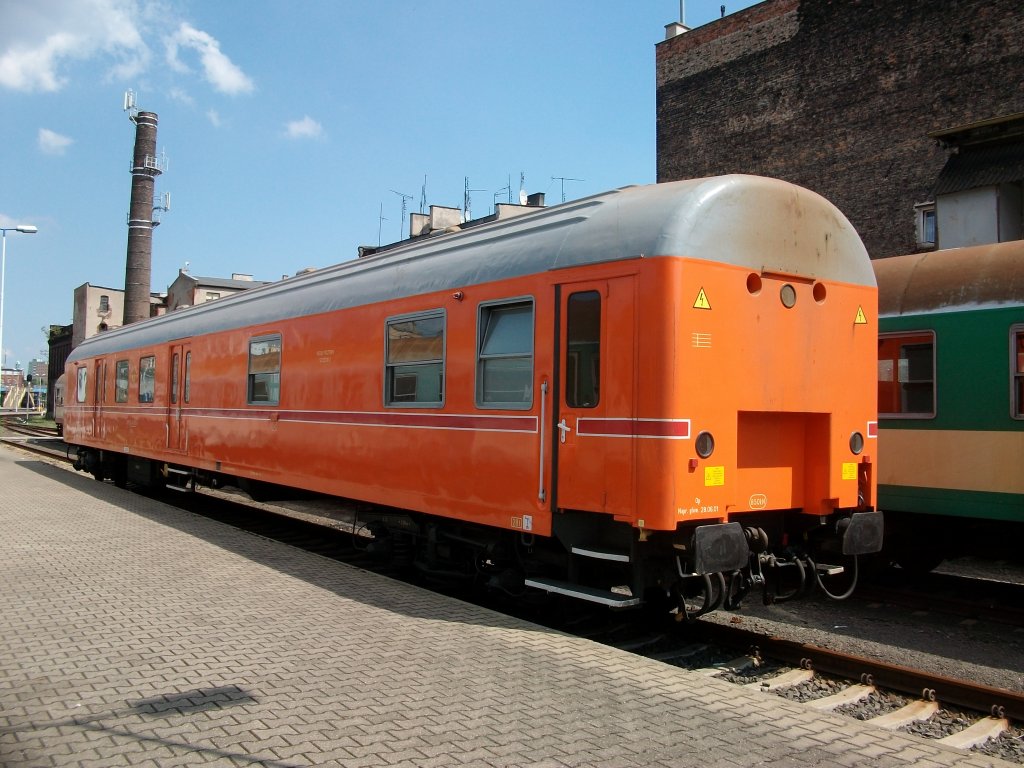 Die DB setzt schon seit lngerem keine Postwagen mehr ein.Im polnischen Szczecin Glowny stand dieser Postwagen mit der Bezeichnung:Postn 50 51 90-48 002-8 am 31.Juli 2010 abgestellt. 