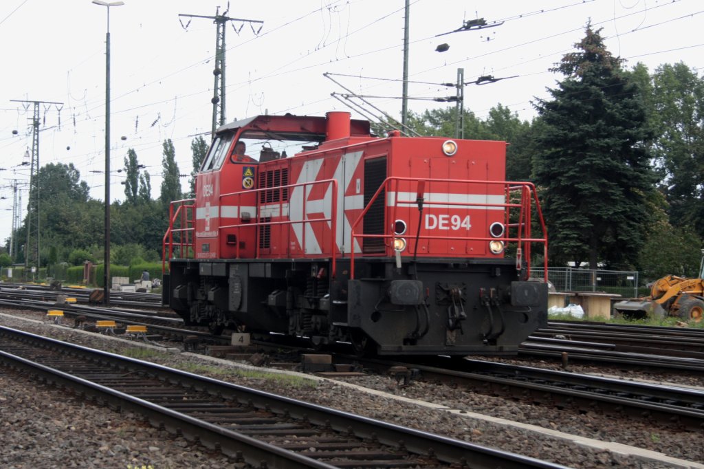 Die DE94 von HGK f�hrt als Lokzug aus K�ln-Gremberg nach K�ln-Kalk bei Sonne und Wolken.
11.8.2011
