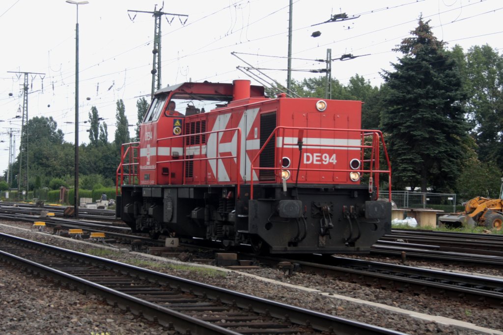 Die DE94 von HGK fhrt als Lokzug aus Kln-Gremberg nach Kln-Kalk bei Sonne und Wolken.
11.8.2011
