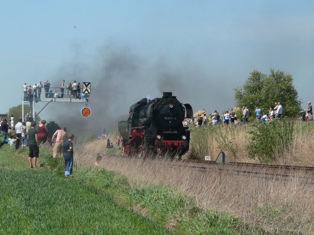 Die deutsche Dampflok 52 8177-9 am 28.4.2012 in Wolsztyn auf der Dampflokparade.