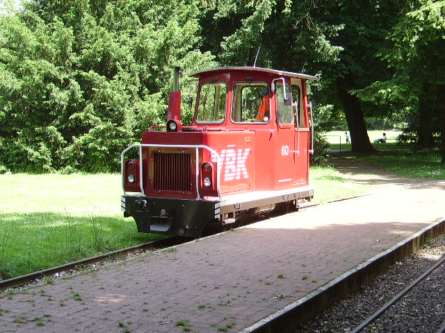 Die Diesellok 60 der VBK in Karlsruher Schlossgarten am 24.05.09. Sie wurde bei Gmeinder in Mosbach gebaut. Ich werde ab heute dort ein 6 wchiges Praktikum machen.