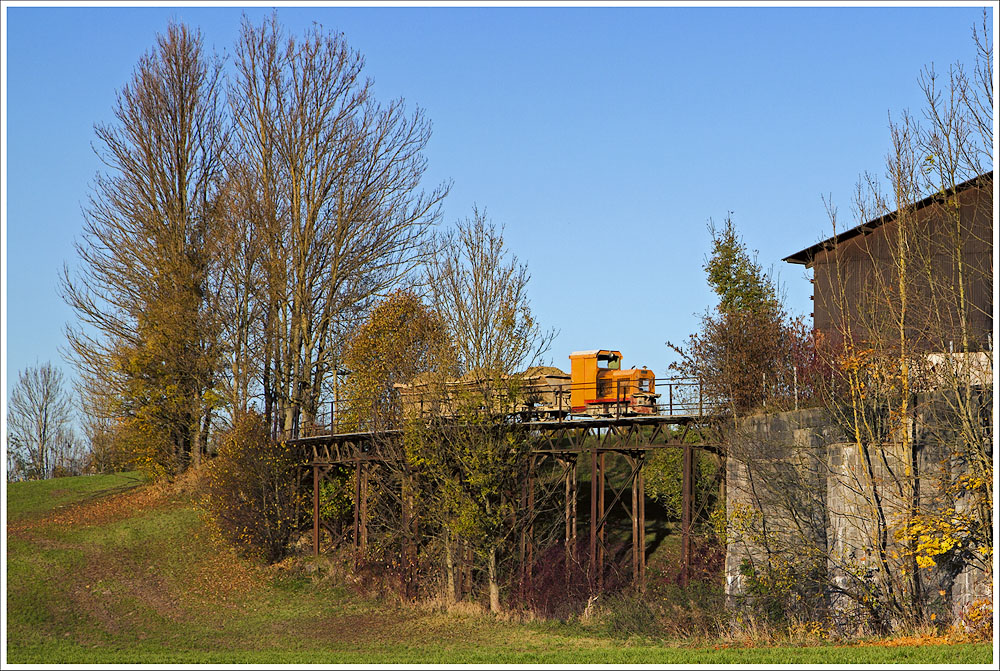 Die DIMA Lok der Feldbahn der Ziegelei Danreiter Ried.31.10.2012