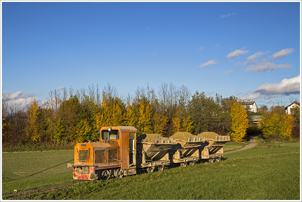 Die DIMA Lok der Feldbahn der Ziegelei Danreiter Ried.02.11.2012