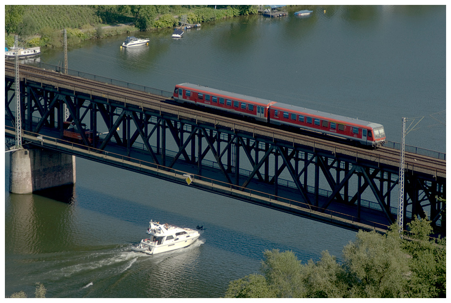 Die Doppelstockbr�cke �ber die Mosel zwischen Alf und Bullay ist ein beliebtes Fotomotiv.