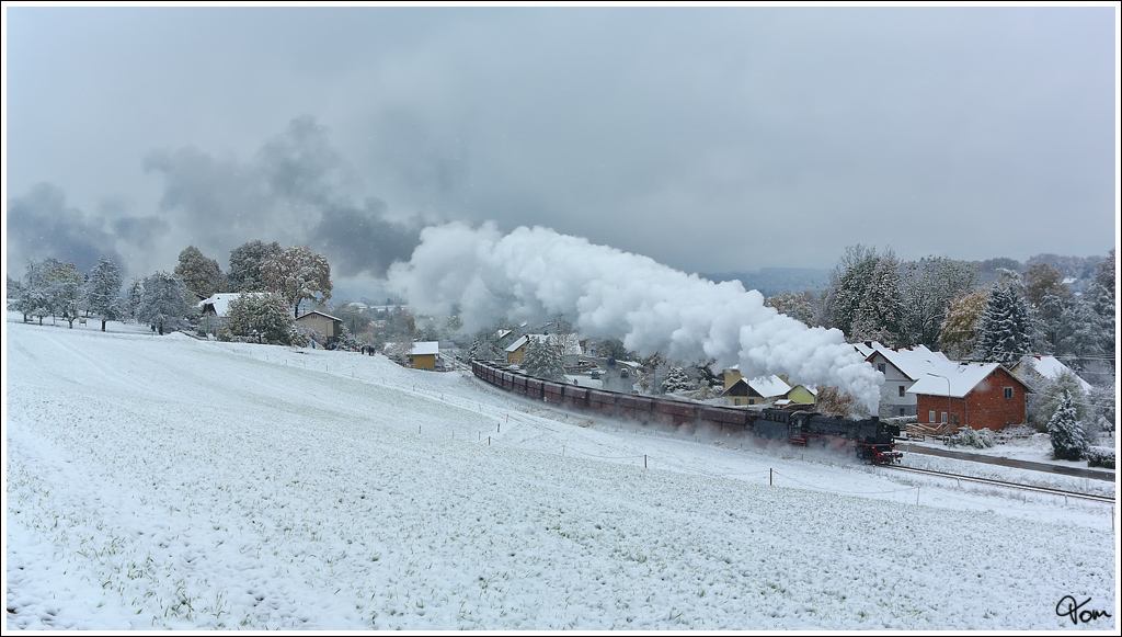 Die DR 41 018 (DB 042 018-2) f�hrt als Fotozug, mit dem umgeleiteten SGAG 48483 von Attnang-Puchheim nach Braunau. 
Attnang-Puchheim 28.10.2012
