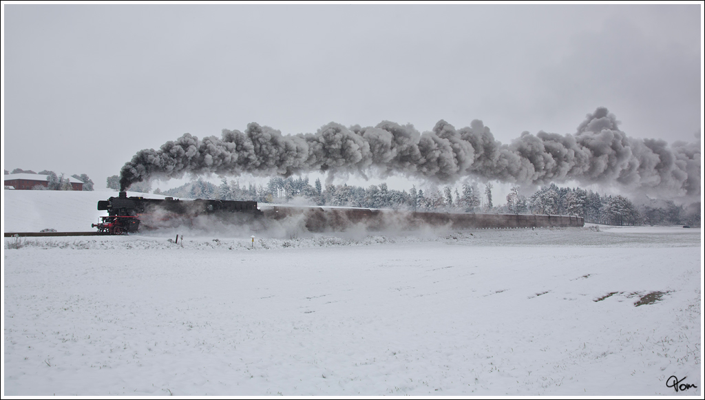 Die DR 41 018 (DB 042 018-2) fhrt als Fotozug, mit dem umgeleiteten SGAG 48483 von Attnang-Puchheim nach Braunau. 
Moosham 28.10.2012