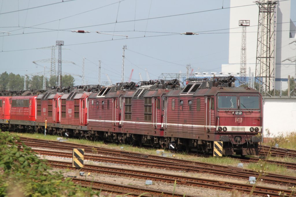 Die Dresdener 180er abgestellt im Rostock-Toitenwinkel,die hiteren sind 180 002-8,180 007-7.17.08.2012 