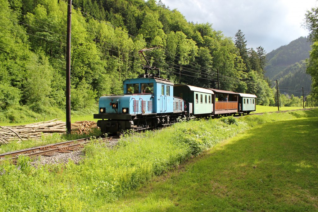 Die E 3 auf dem Weg nach Breitenau am spten Nachmittag des 20.05.2013