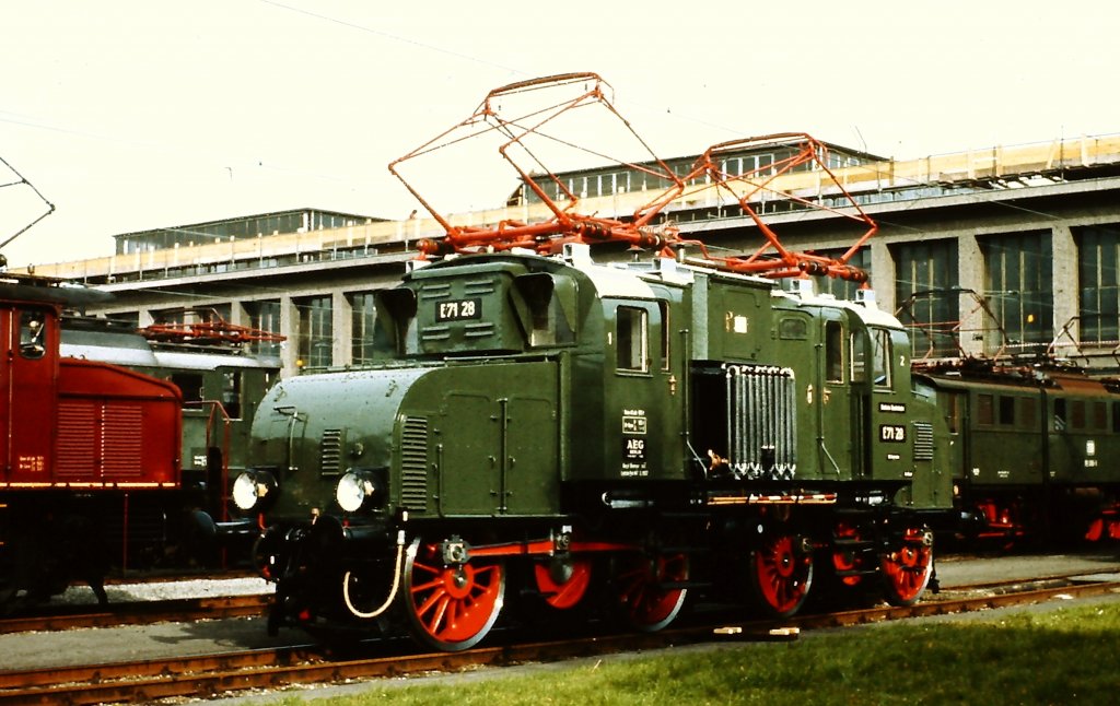 Die E 71 28 war am 24. September 1977 zum 50jhrigen Jubilum des AW Freimann ausgestellt.
