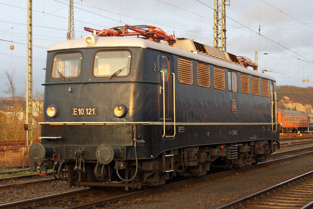 Die E10 121 am DB Museum Koblenz-Ltzel am 04,04,10
