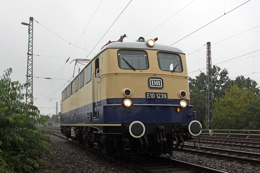 Die E10 1239 in Kln Nippes am 15,08,10