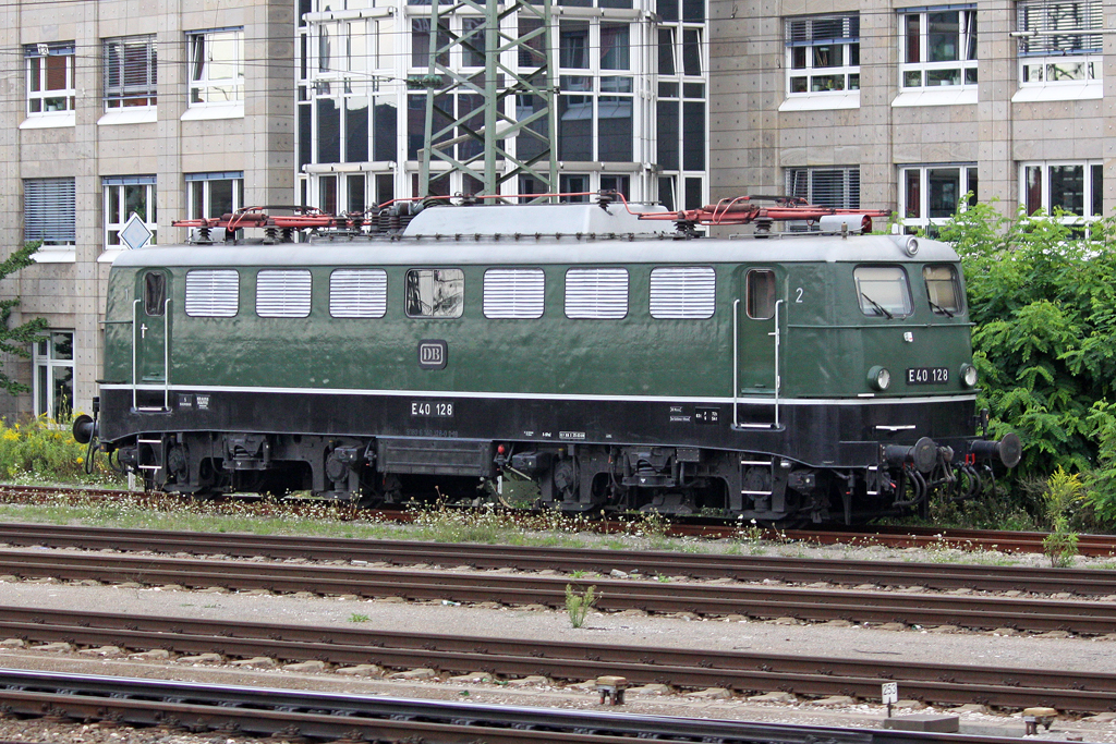Die E40 128 abgestellt im Nrnberg Hbf am 18,08,10