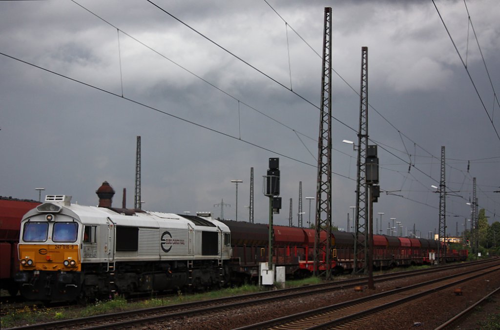 Die ECR 247 016 am 27.8.11 beim Umspannen in Duisburg-Bissingheim.