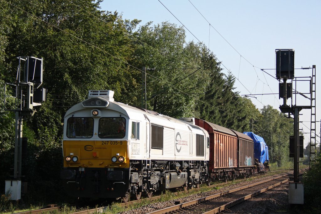 Die ECR 247 035-9 zieht am 1.9.11 einen MAN Schiffsdieselmotor durch Ratingen-Tiefenbroich.