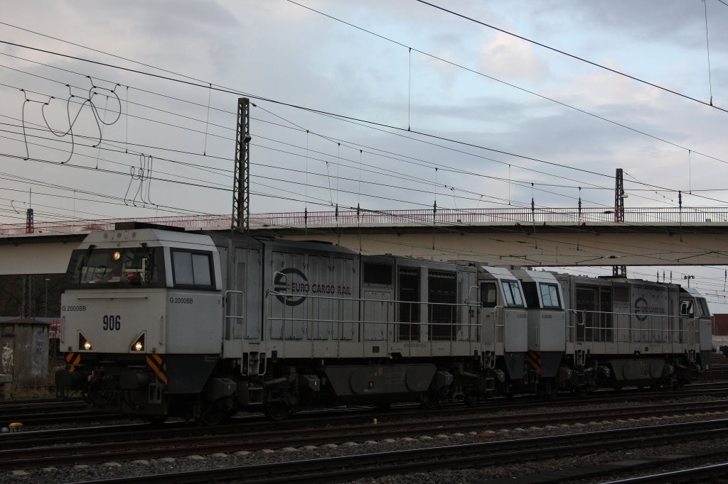 Die ECR 272 602 (i.E. RBH 906) am 2.12.11 beim umspannen in Duisburg-Entenfang.