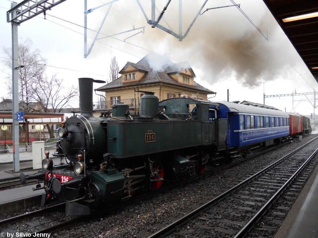 Die Ed 2x2/2 196 von SBB Historic am 28.3.2010 in Oberwinterthur. Von diesen Loks wurden in den Jahren 1891 6 Stck bestellt. Sie kamen anfnglich auf der Kurvenreichen Hauensteinstrecke zum Einsatz.