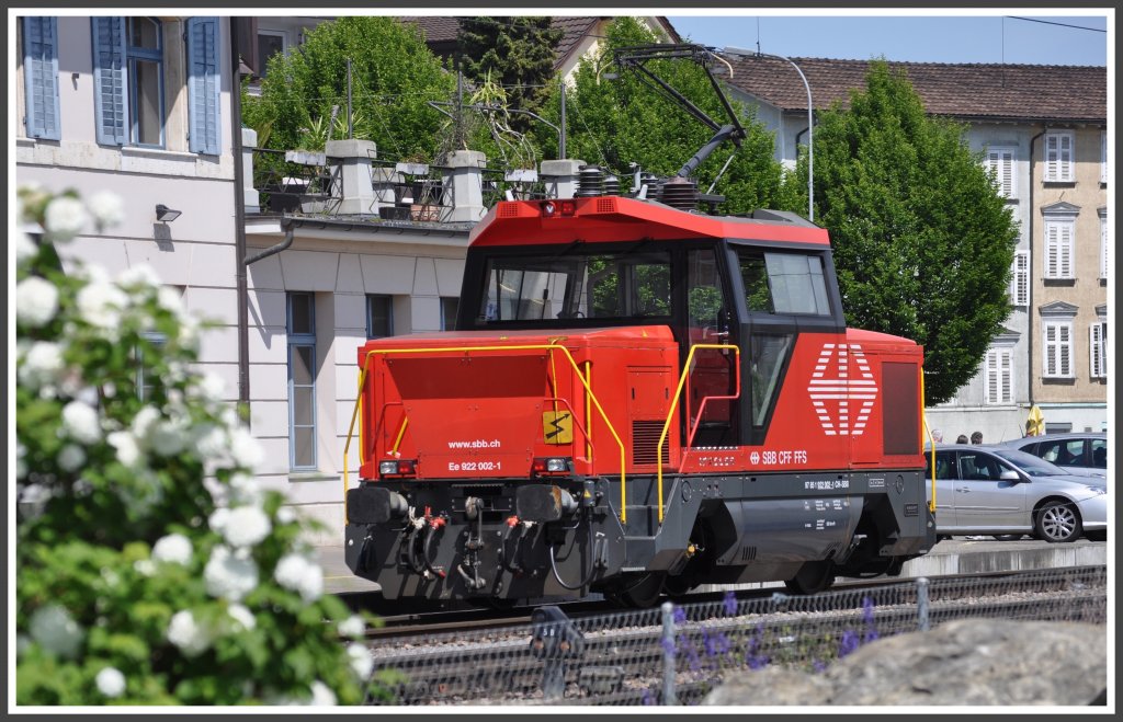Die Ee 922 002-1 am Hafen in Romanshorn. (20.05.2012) Jetzt einigermassen in den Senkel gestellt.