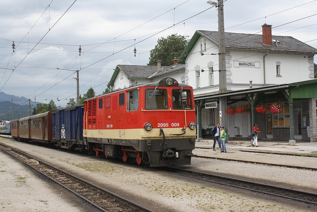 Die ehemalige BB, nunmehrige NVOG 2095 009 ist am 25.August 2012 mit dem R6809  Gemeindealpe  im Bf. Mariazell angekommen.