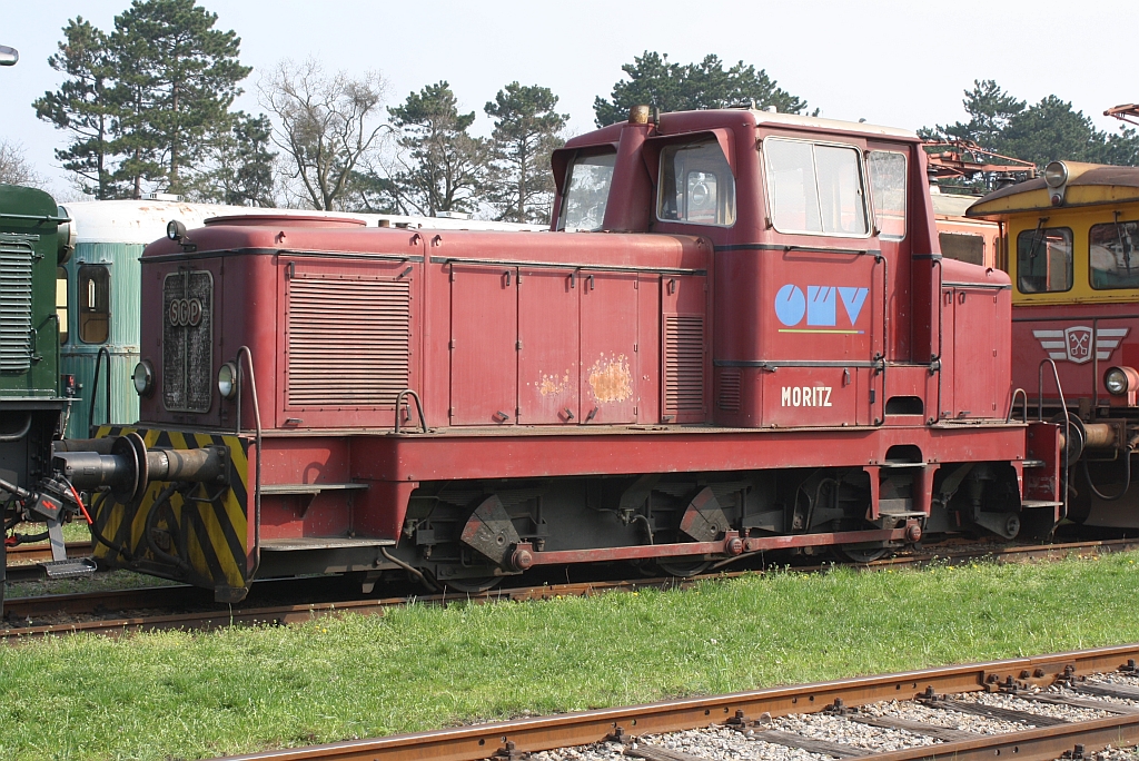 Die einstige OMV Lok  Moritz  ist am Ende Ihrer Karriere im Heizhaus Strasshof gelandet. Bild vom 21.April 2013. 

