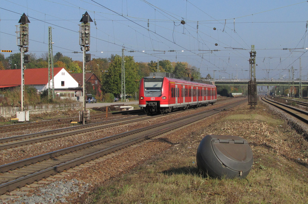 Die einzige RegionalBahn die auf Gleis 1 einfhrt ist diese hier. Sie erreicht in wenigen Minuten den Bahnhof Graben-Neudorf. 22.10.2011