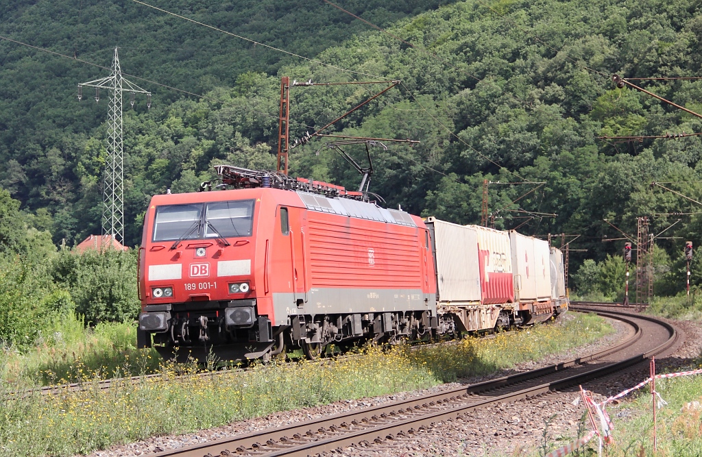 Die erste ihrer Art. 189 001-1 kam am 10.07.2012 mit einem KLV-Zug in Richtung Sden durch Wernfeld.
