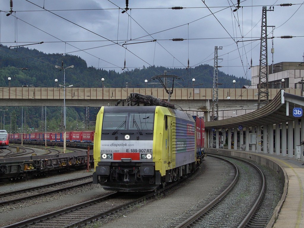 Die ES 46 F4-007 am 23.08.2008 mit dem Winner KLV-Zug in Kufstein. 