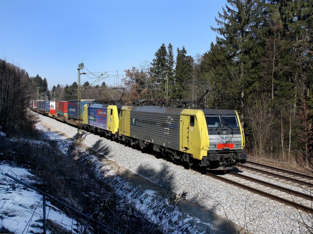 Die ES 64 F4-003 und die ES 64 F4-007 am 26.02.2011 mit einem KLV-Zug unterwegs bei Aling.