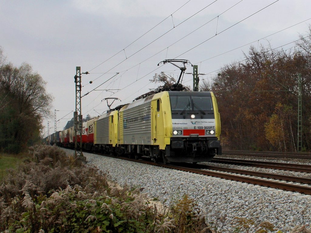 Die ES 64 F4-005 und eine Weitere am 31.10.2009 mit einem KLV-Zug unterwegs bei Haar (Mnchen).
