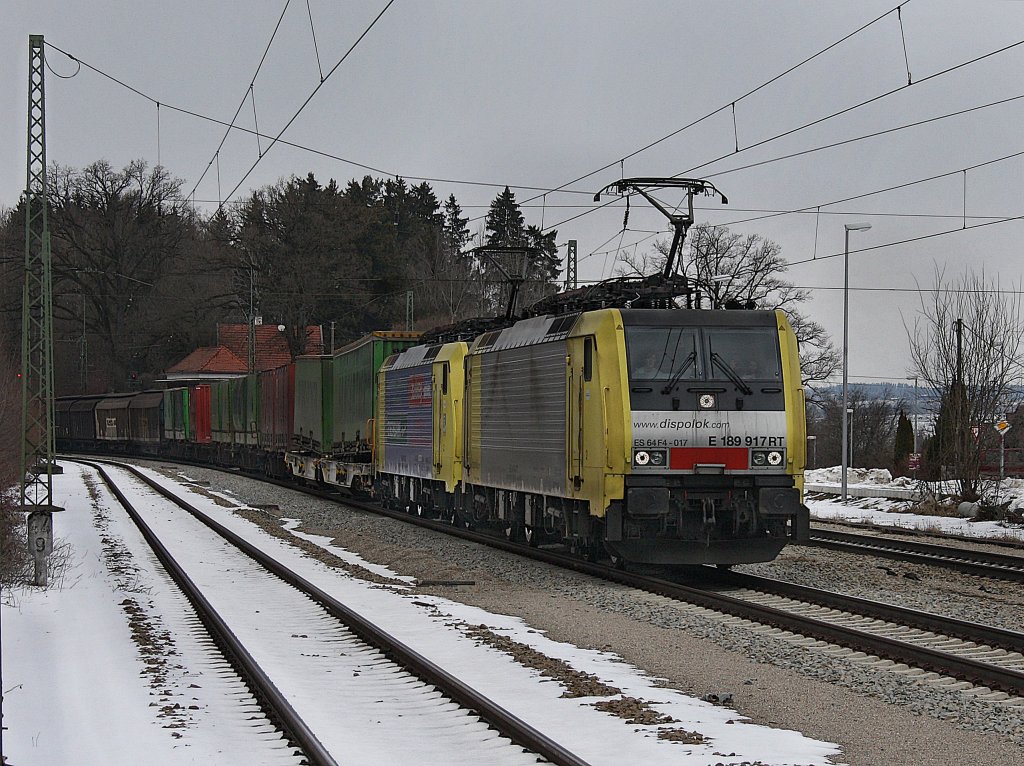 Die ES 64 F4-017 und die ES 64 F4-007 mit dem Hangartner KLV-Zug am 13.03.2010 bei der Durchfahrt in A�ling. Noch ein Gr�� an die Nette Lokf�hrerin und den anderen Leuten des Gut gef�llten F�hrerstandes.