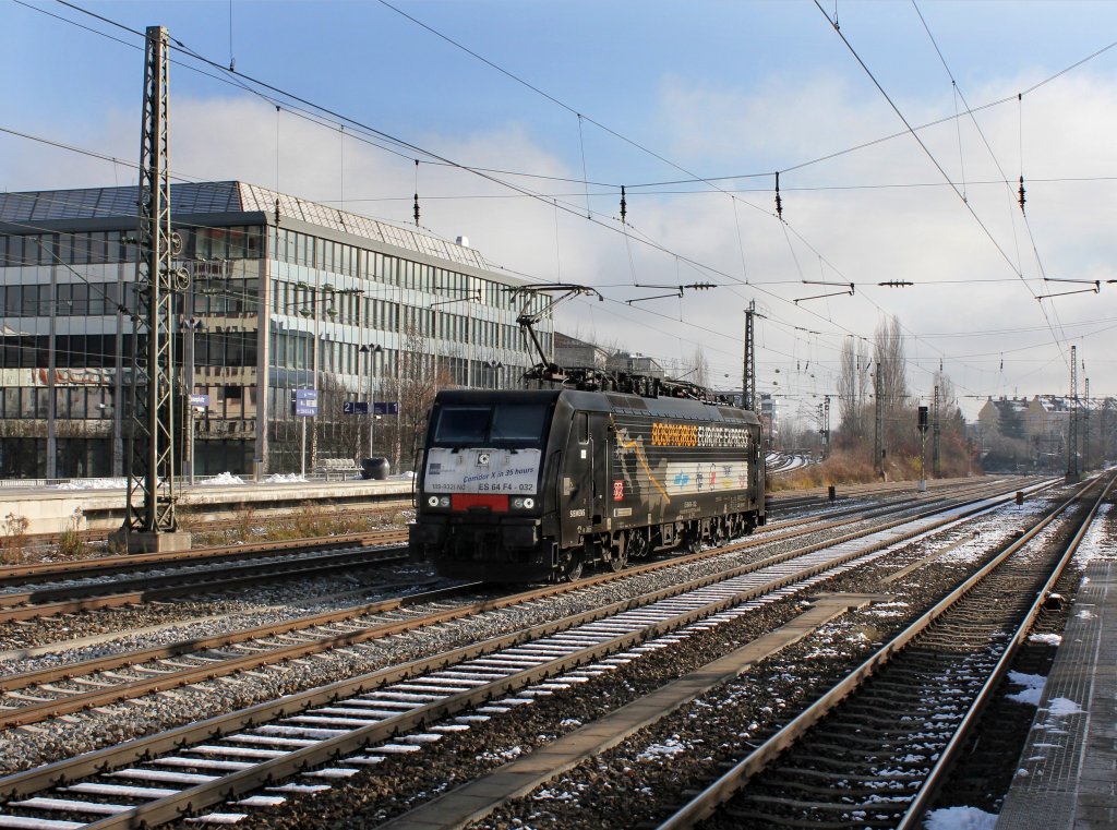 Die ES 64 F4-032 am 01.12.2012 bei der Durchfahrt am Heimeranplatz (Mnchen)