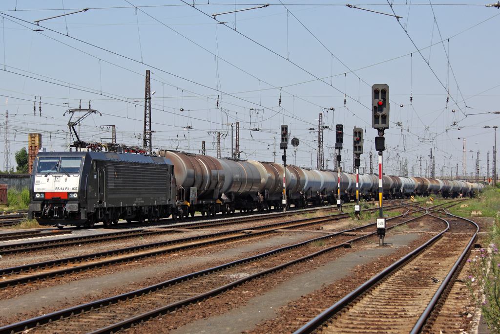 Die ES 64 F4-037 (189 937) in Grokorbetha am 09,07,10