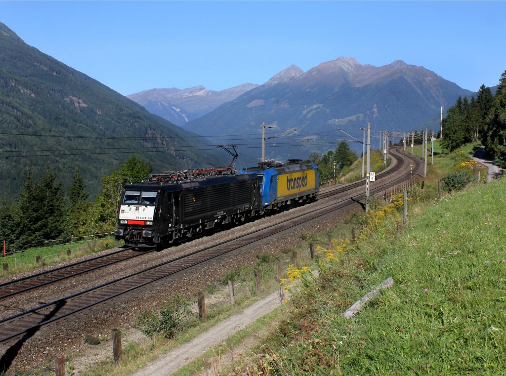 Die ES 64 F4-092 und die 185 518 am 08.09.2012 unterwegs bei Penk.