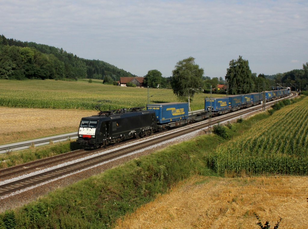 Die ES 64 F4-281 mit einem KLV-Zug am 11.08.2013 unterwegs bei Eind.