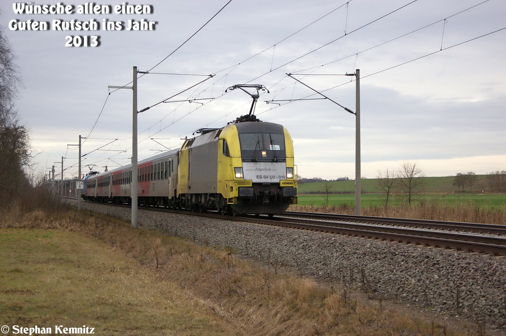 Die ES 64 U2 - 010 (182 510-8) hat die Ehre auf dem letzten Foto des Jahres 2012 sich zu pr�sentieren. Hier war sie mit dem RE4 (RE 37319) von Rathenow nach Ludwigsfelde unterwegs und gerade den kleinen Ort Nennhausen hinter sich gelassen am 31.12.2012. Sie ist auch die bereits neunte Lok die bei der ODEG - Ostdeutsche Eisenbahn GmbH f�r den RE4  ODEG-Ersatzkonzept  zum Einsatz gekommen ist. ALLEN EINEN GUTEN RUTSCH INS JAHR 2013!!!