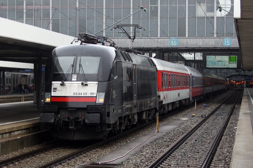 Die ES 64 U2-001 in Mnchen Hbf am 07,08,10