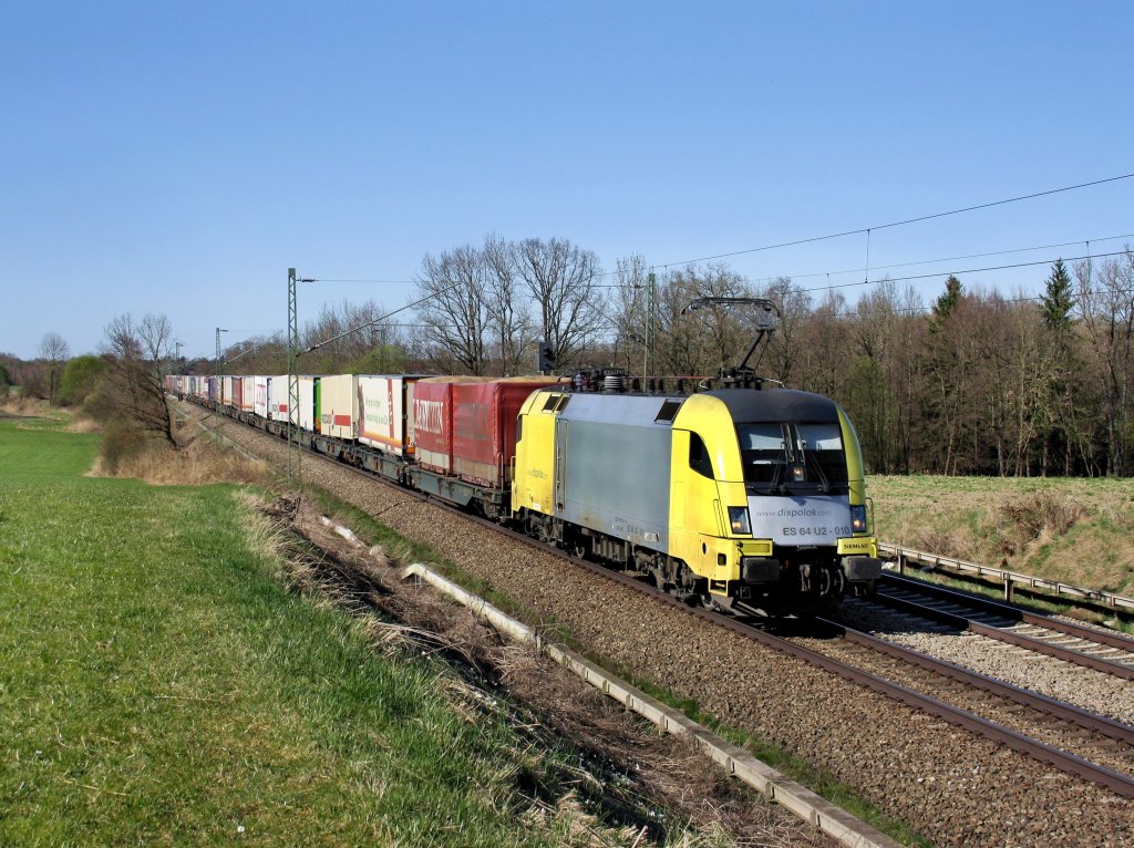 Die ES 64 U2-010 am 02.04.2011 mit einem KLV-Zug unterwegs bei Hilperting. 