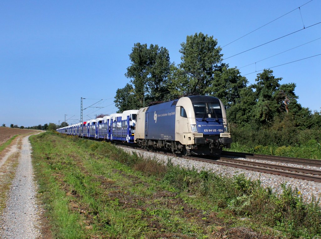 Die ES 64 U2-024 mit einem Autozug am 16.09.2012 unterwegs bei Langenisarhofen.