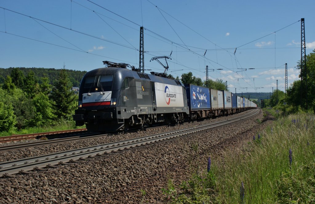 Die ES 64 U2-071 mit einen Containerzug Kurz vor Fulda am 06.06.2013.