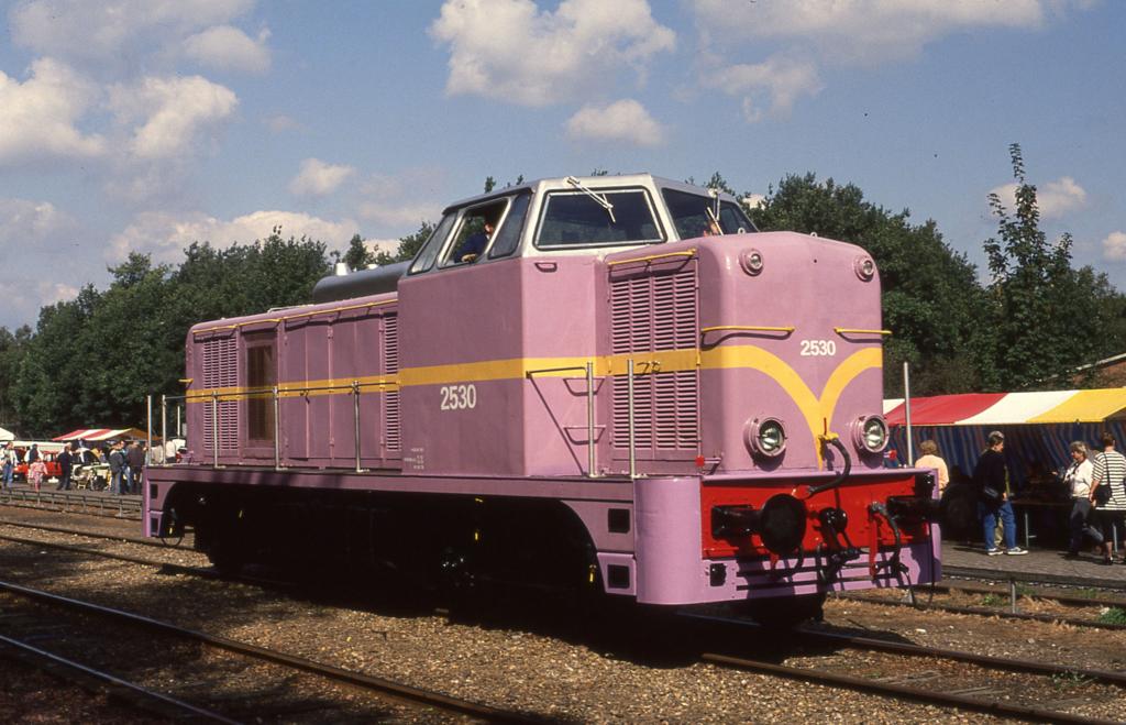 Die ex NS Diesellok 2530 war am 6.9.1992 in dieser Farbgebung in
Beekbergen zu sehen.