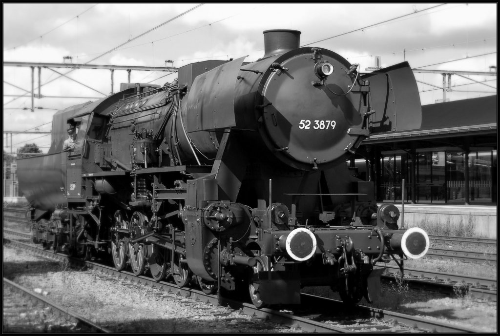 Die ex-OBB 52 3879 beim rangieren in Bhf Apeldoorn am 04. 09 2010.