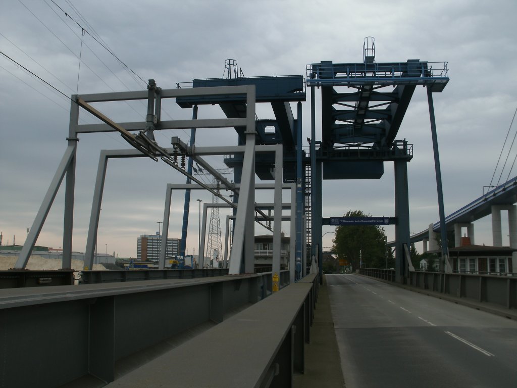 Die Fahrleitungstrennstelle auf der Ziegelgrabenbrcke in Stralsund am 17.September 2011.
