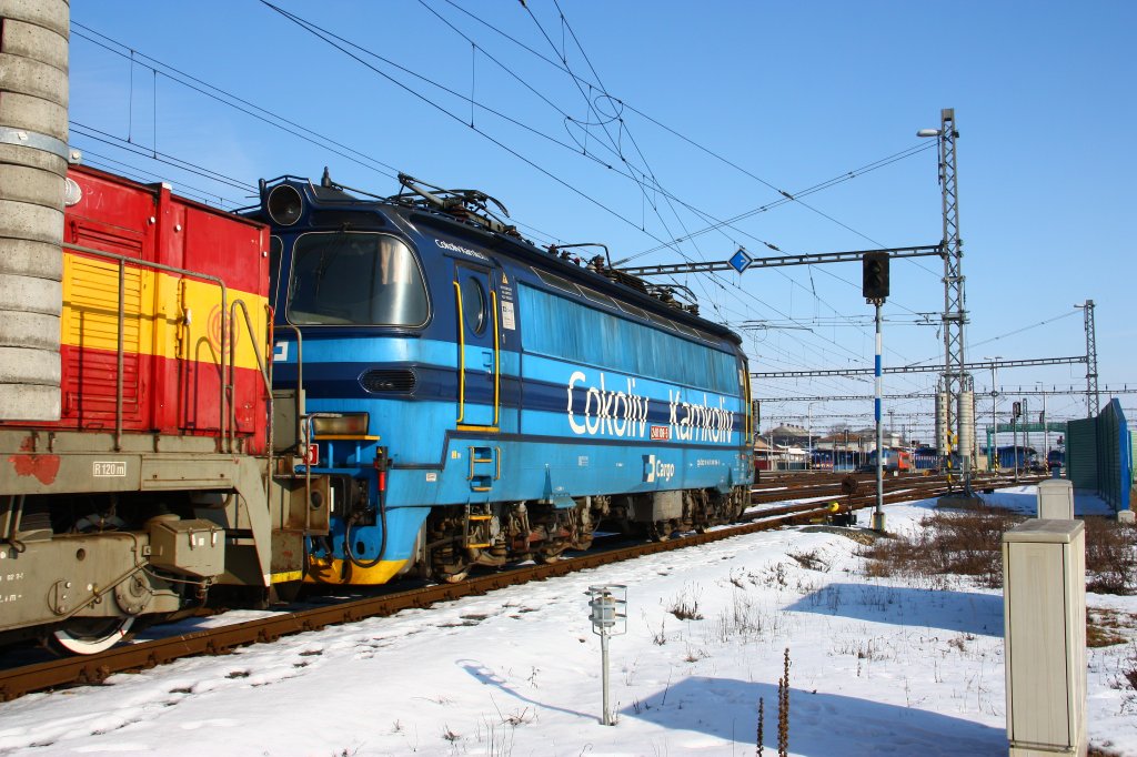 Die Farbgebung steht der alten Dame gar nicht schlecht : 240 106 in Breclav - 21/02/2013