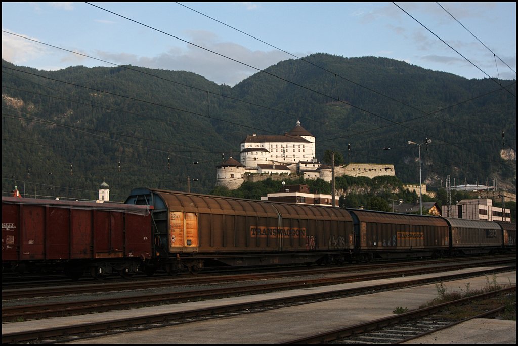 Die Festung Kufstein trohnt hoch ber der Stadt.... (09.08.2009)