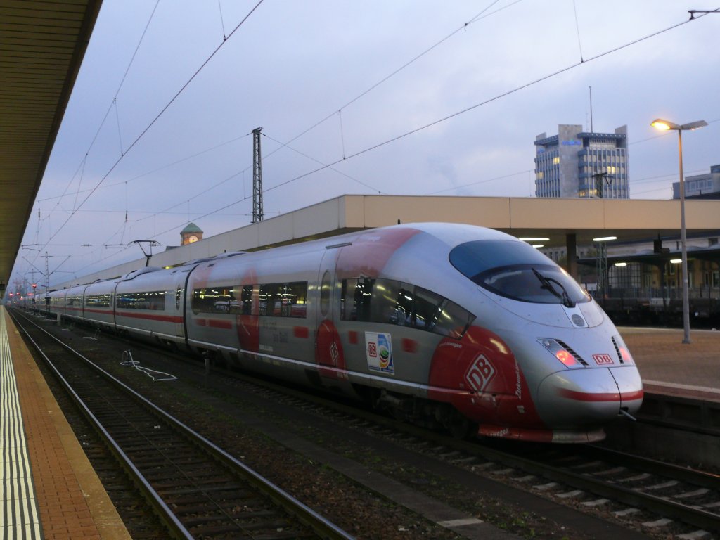 Die FIFA-ICE aus Kln nach Basel SBB beim Halt in Basel Bad Bf. 21.10.11 