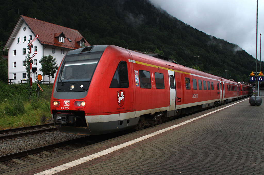 Die Flucht vor dem Regen im Kleinwalsertal endete im Regen von Immenstadt/Allgu. 612 075  bei der Ausfahrt in Richtung Ulm. 20.07.2011
