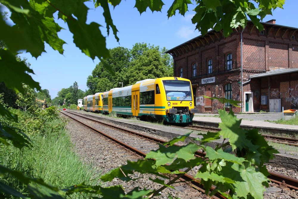 Die Freitagstour nach Neustrelitz steht in Hagenow zur Abfahrt bereit. 04.06.2010