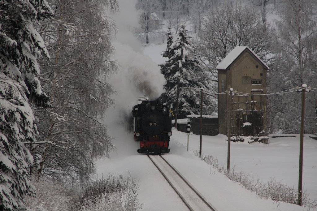 Die Freitaler 99 771 ist derzeit als Ersatz f�r 99 786 auf der Fichtelbergbahn unterwegs. Hier am 22.01.2010 in Hammer-Unterwiesenthal.
